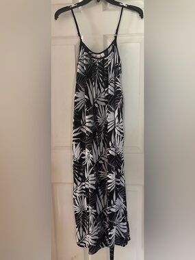 Black & White Tropical Leaf Nightgown